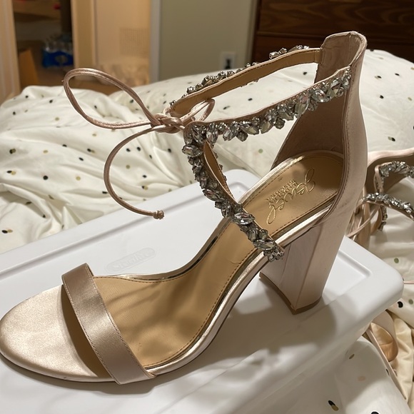 Thamar Embellished Sandal
JEWEL BADGLEY MISCHKA - Picture 2 of 5